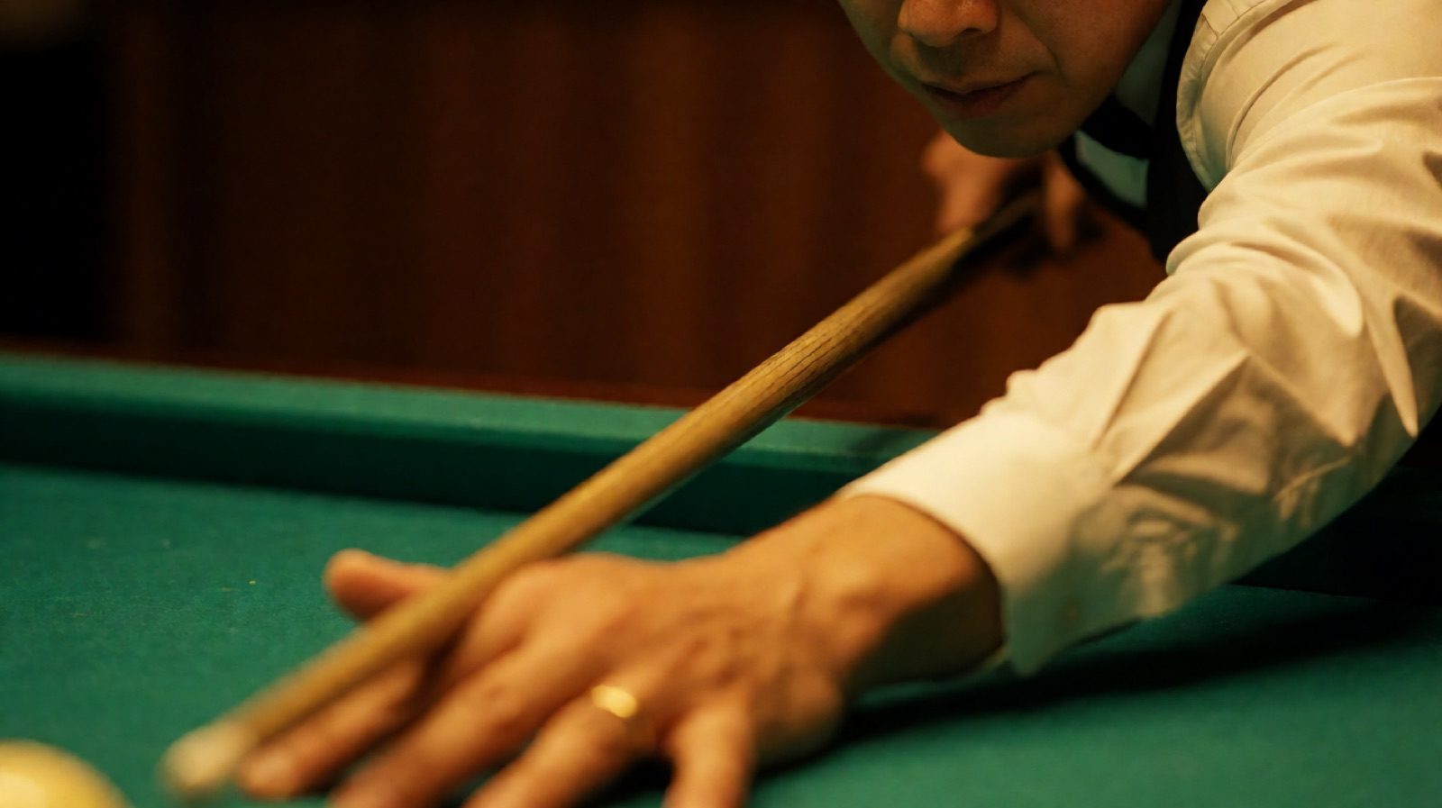 Jugadores de billar en un club colombiano